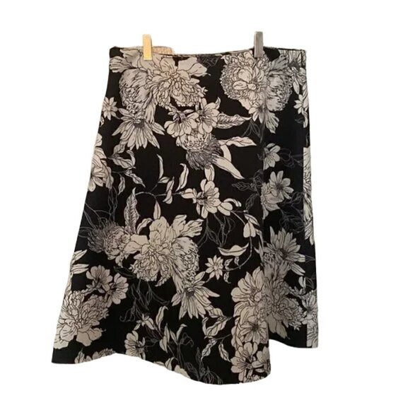 H&M black and white floral a-line mid-length skirt size  10 - Picture 1 of 3